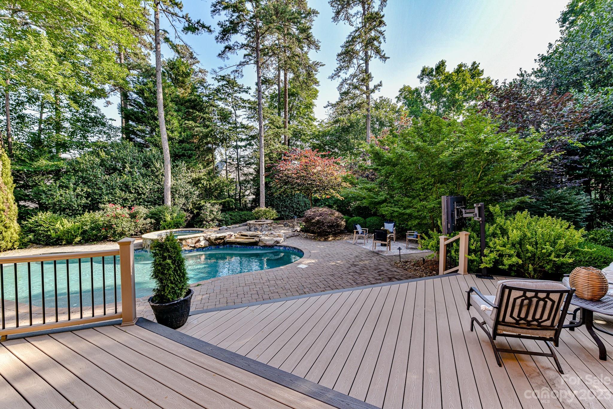 The Peninsula - Residential