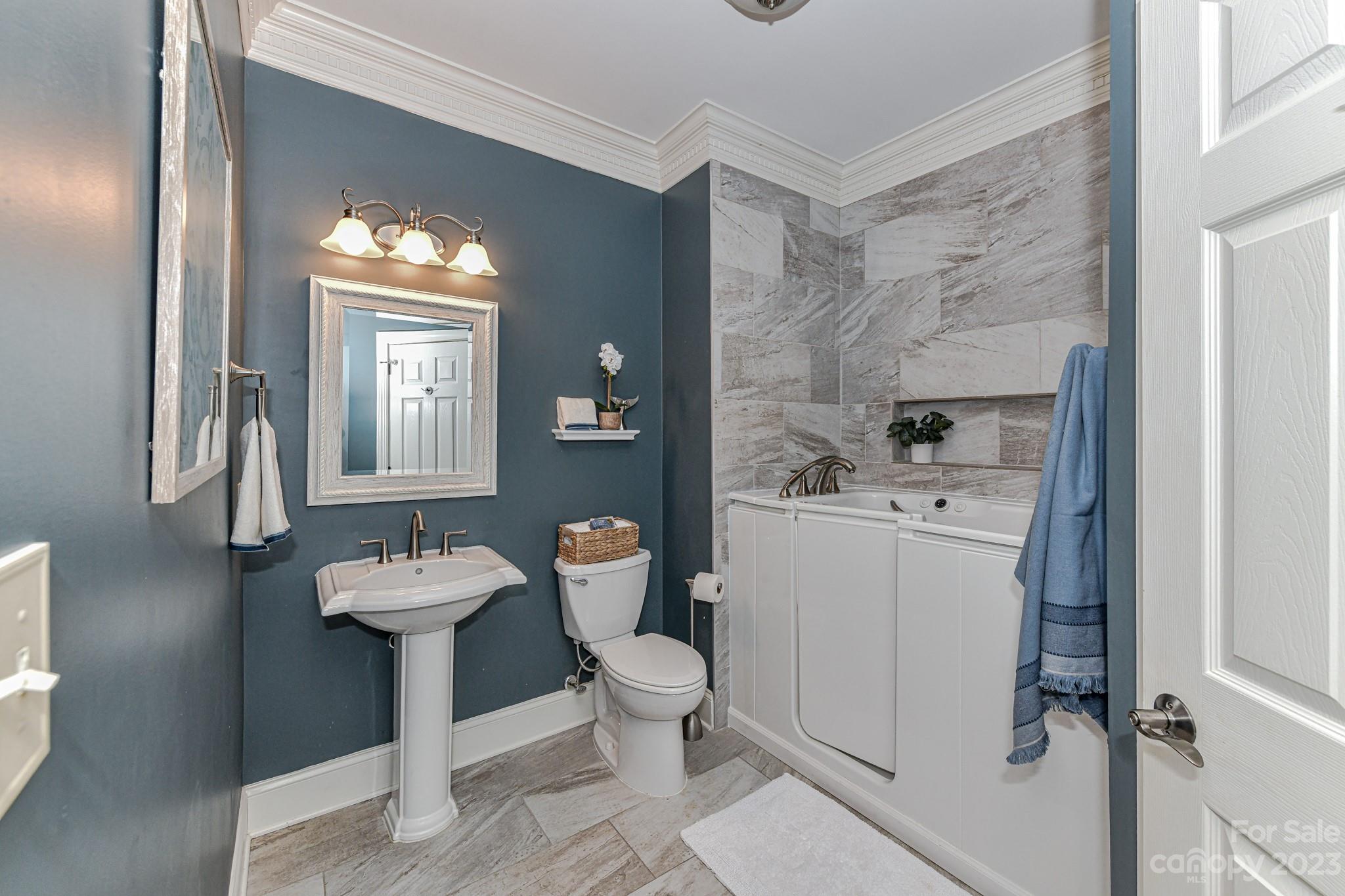 The Peninsula - Residential