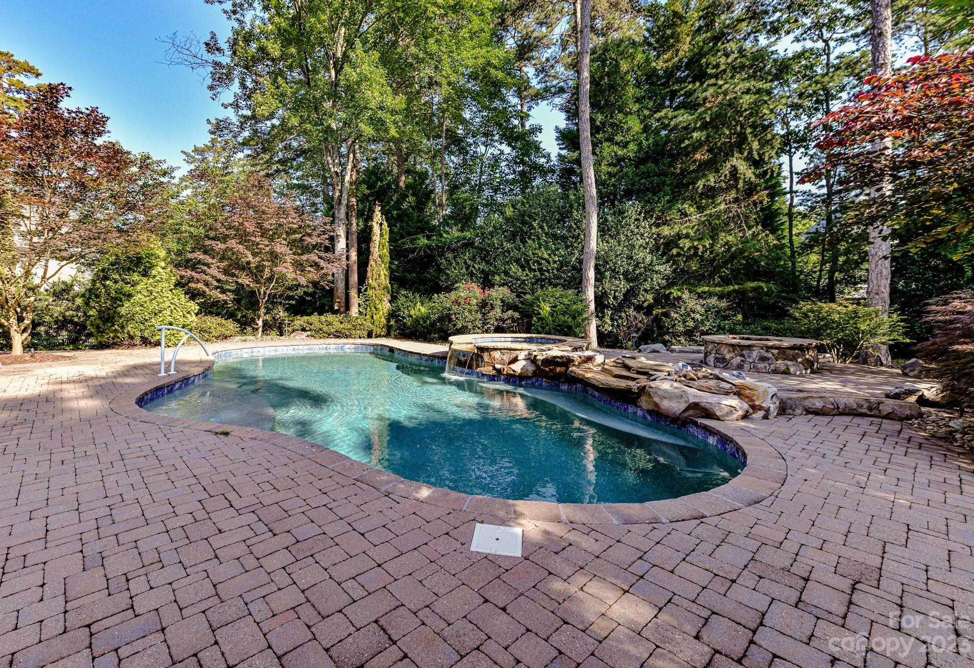 The Peninsula - Residential