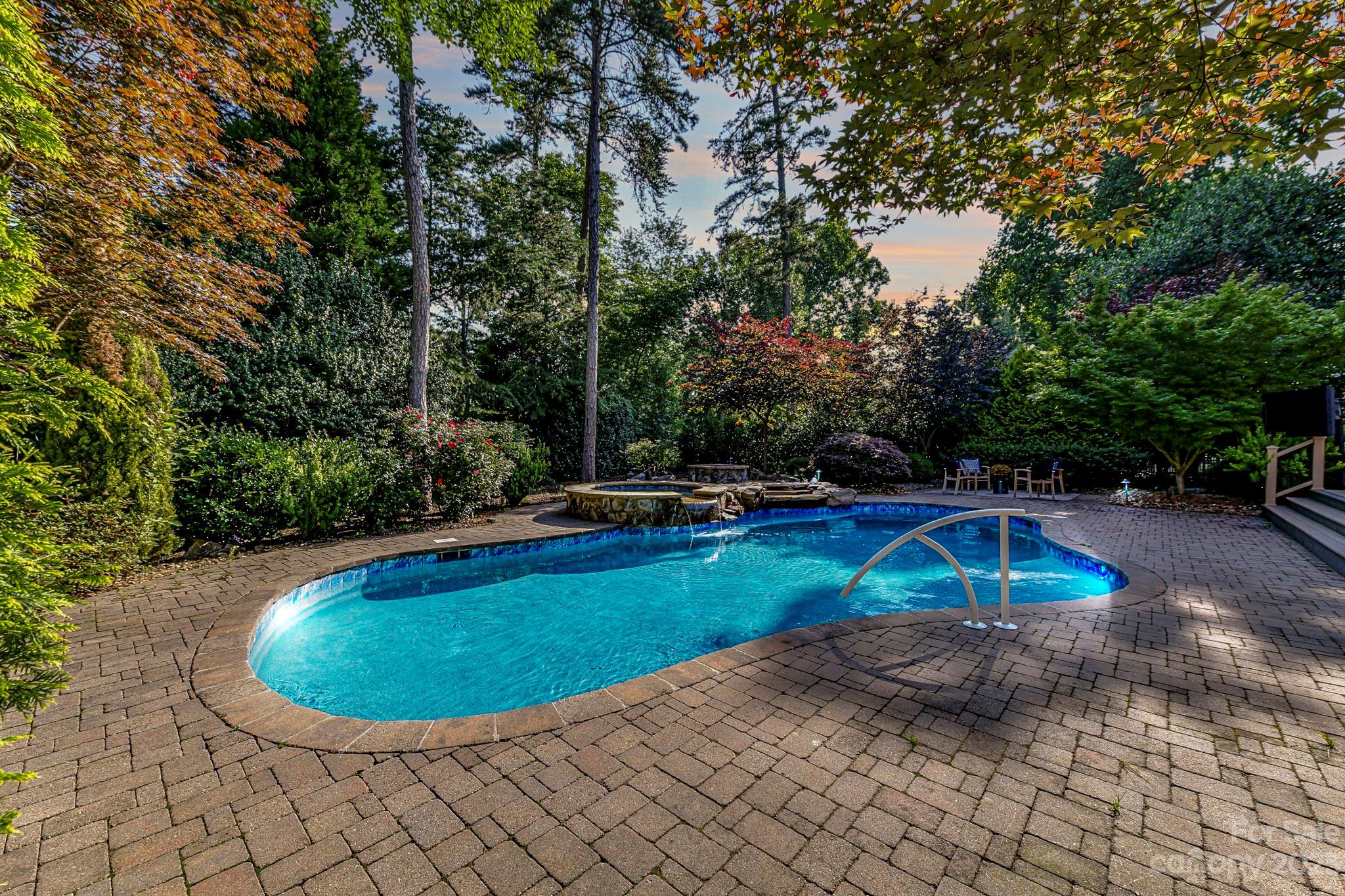 The Peninsula - Residential