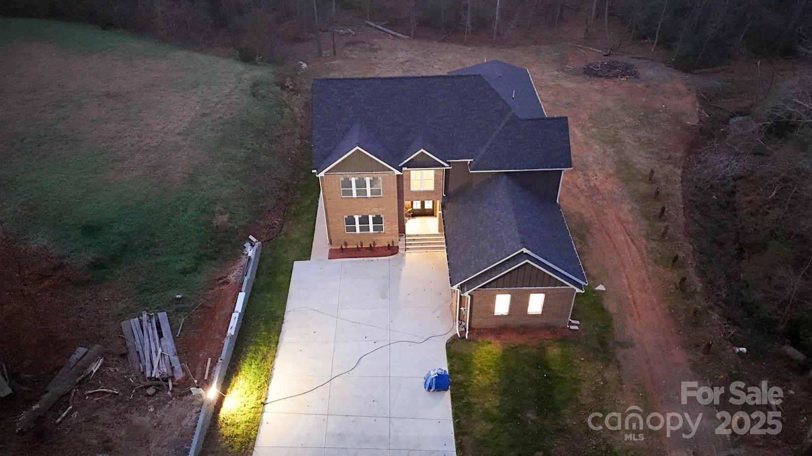 2302 Rayecliff Lane