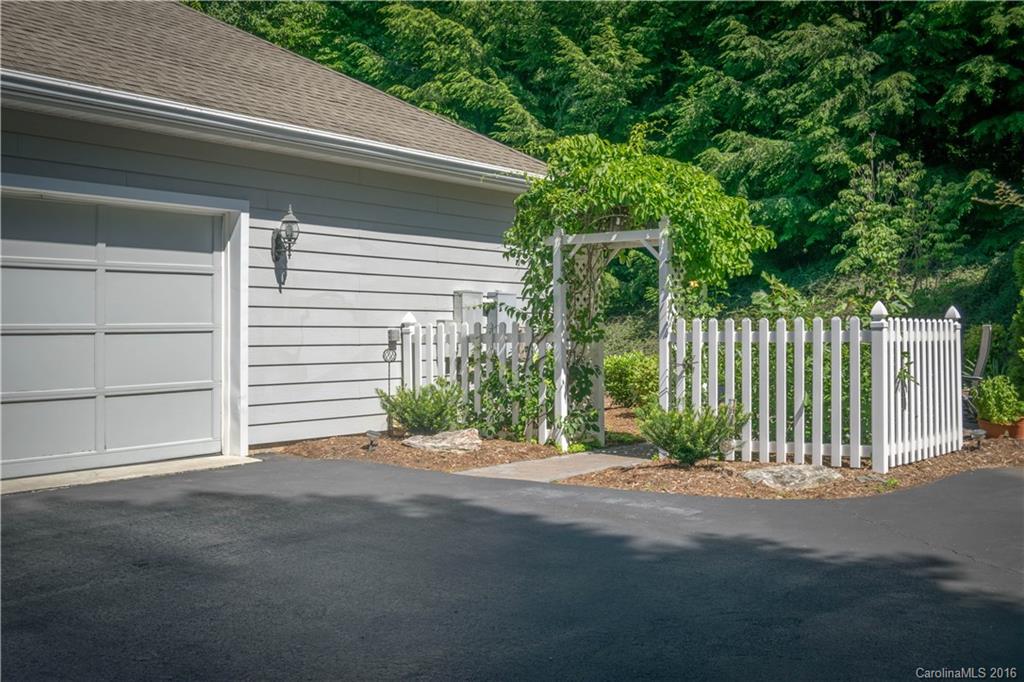 Hawthorn Hills - Residential