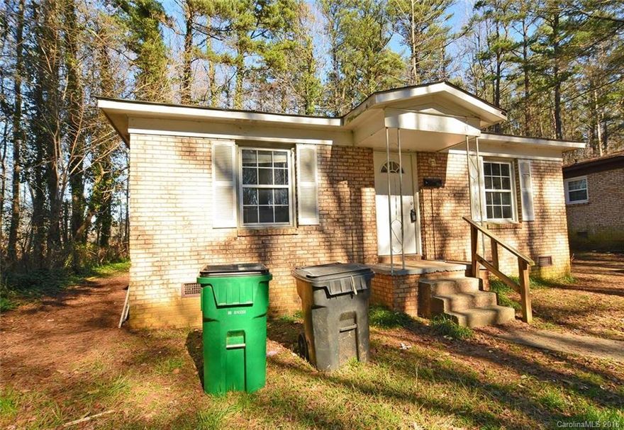 All electric property with cul-de-sac location conveniently located near West Boulevard between airport and downtown. Upgraded bathroom. Fresh paint and vinyl floors throughout! Home is available immediately.