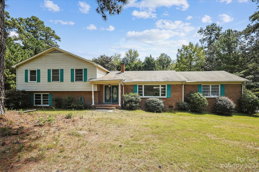 Welcome home to this beautiful quaint golf course community! Located minutes from downtown Rock Hill, this home has great potential for someone to make it their own. 4 BD/3Ba, new paint throughout the entire home, new double ovens have been ordered, the HVAC system is 1 year old, new toilet in the lower level bath. Primary bedroom includes a nice size dressing room and the 3 season room off of the family room on the lower level is great for entertaining. Don't forget to check out the workshop in the garage. You don't want to miss this!