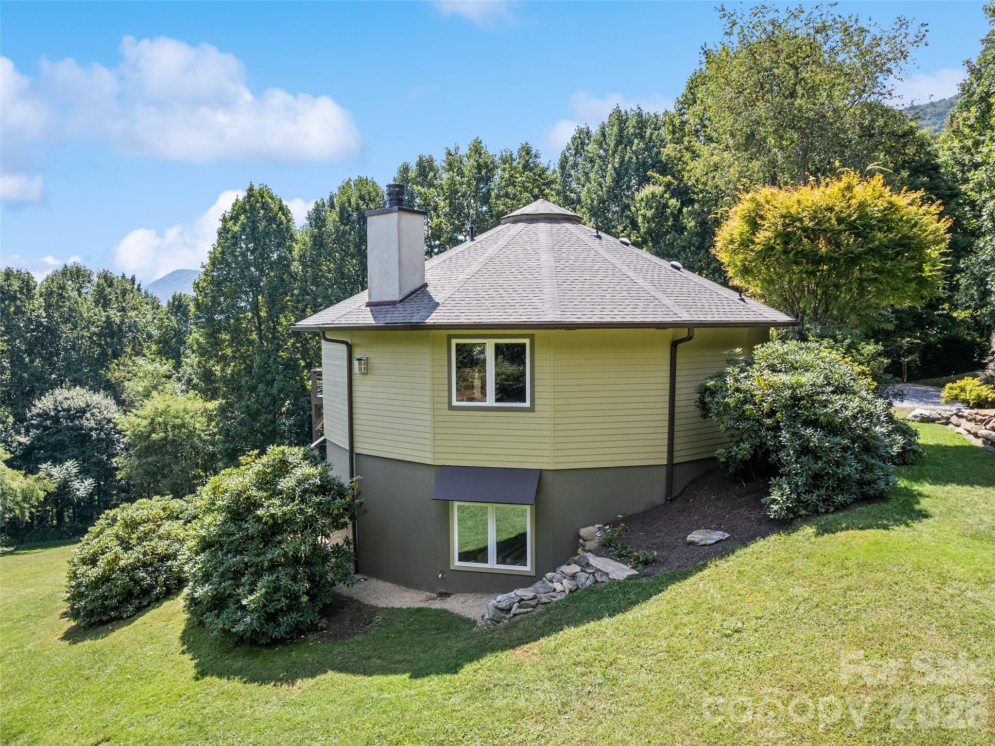 555 Live Oak Loop