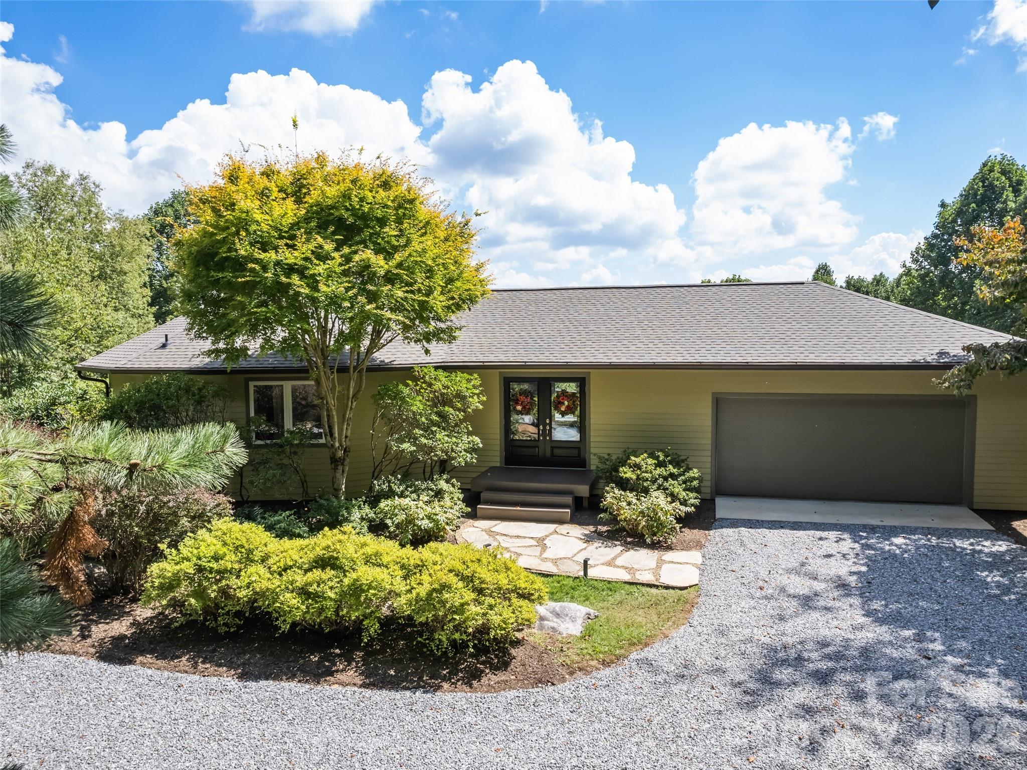 555 Live Oak Loop