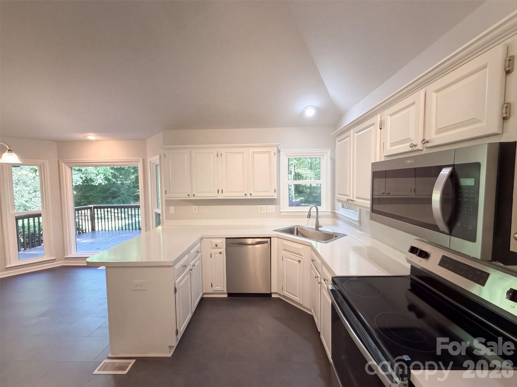1104 Thoroughbred Place NW