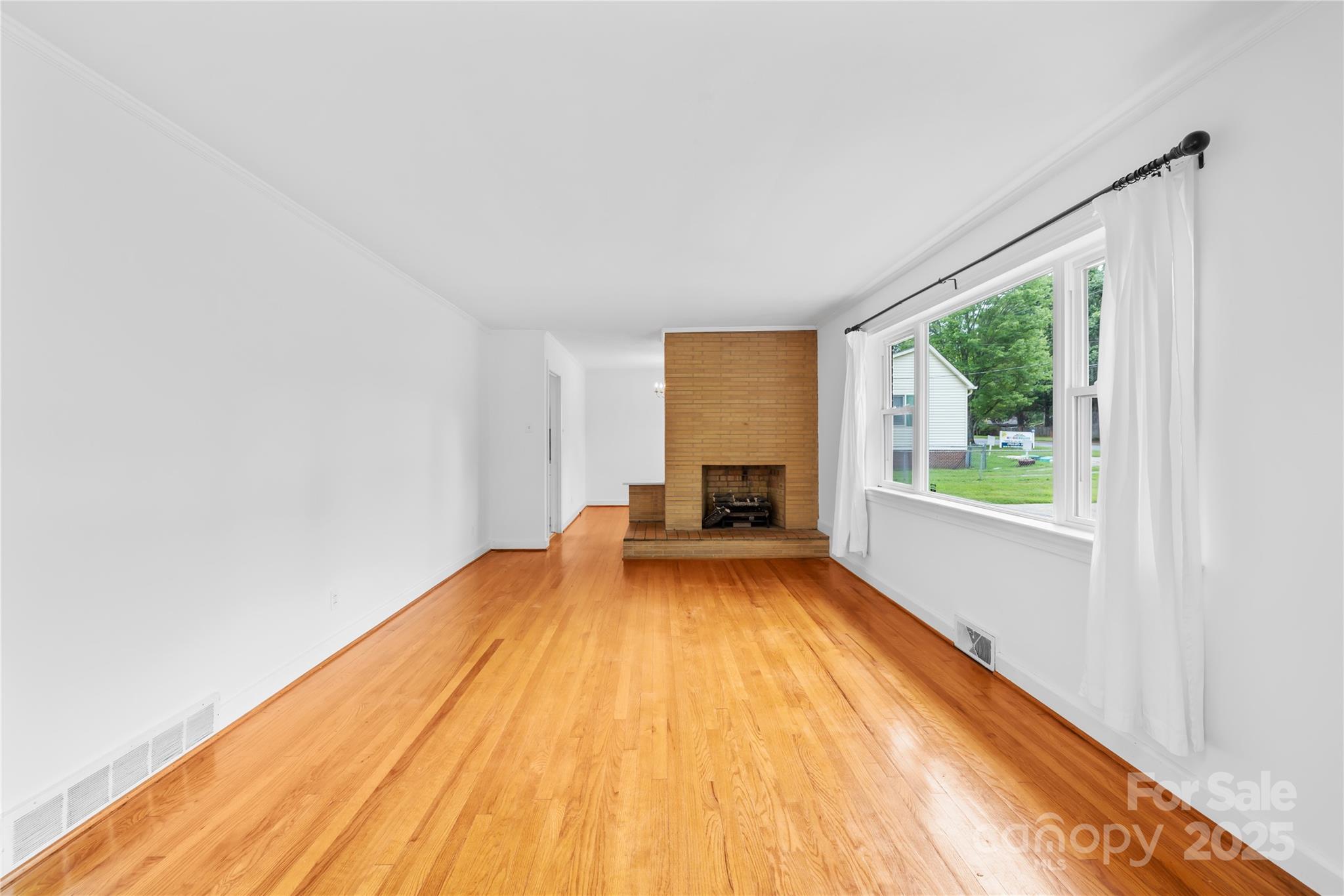 545 N Oakland Avenue