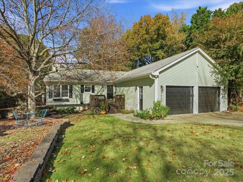 Photo of 4002 Windward Drive, Fort Mill, SC 29708 (MLS # 4320326)