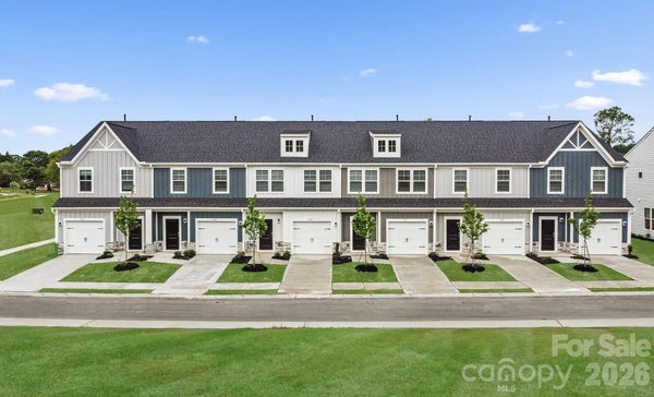 527 BARKDUST LANE, CHARLOTTE, NC 28216 - Image b0e4e3f1c3bf9e3ba78ccb593d21e719/1317705767