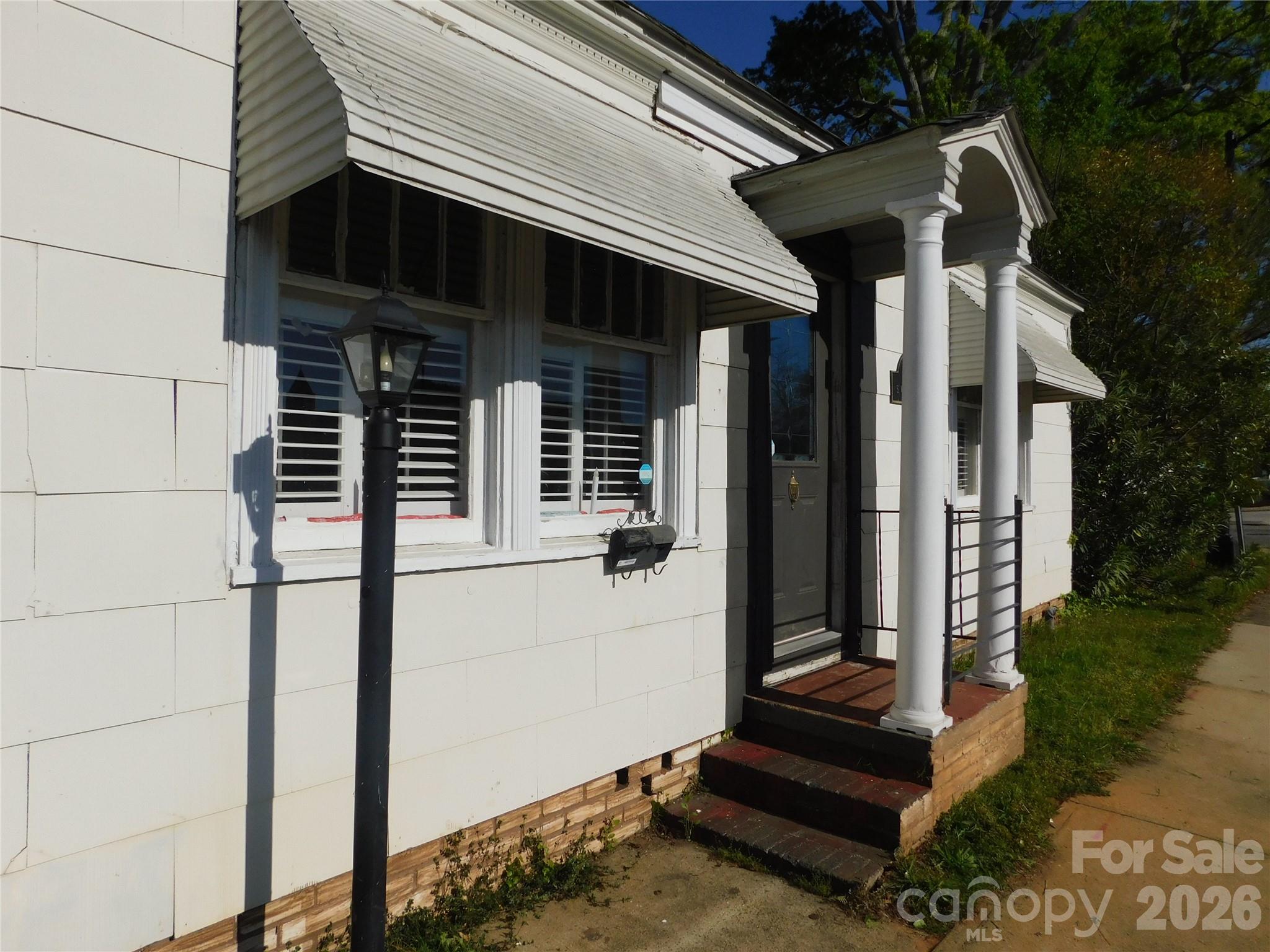 221 S Charlotte Avenue