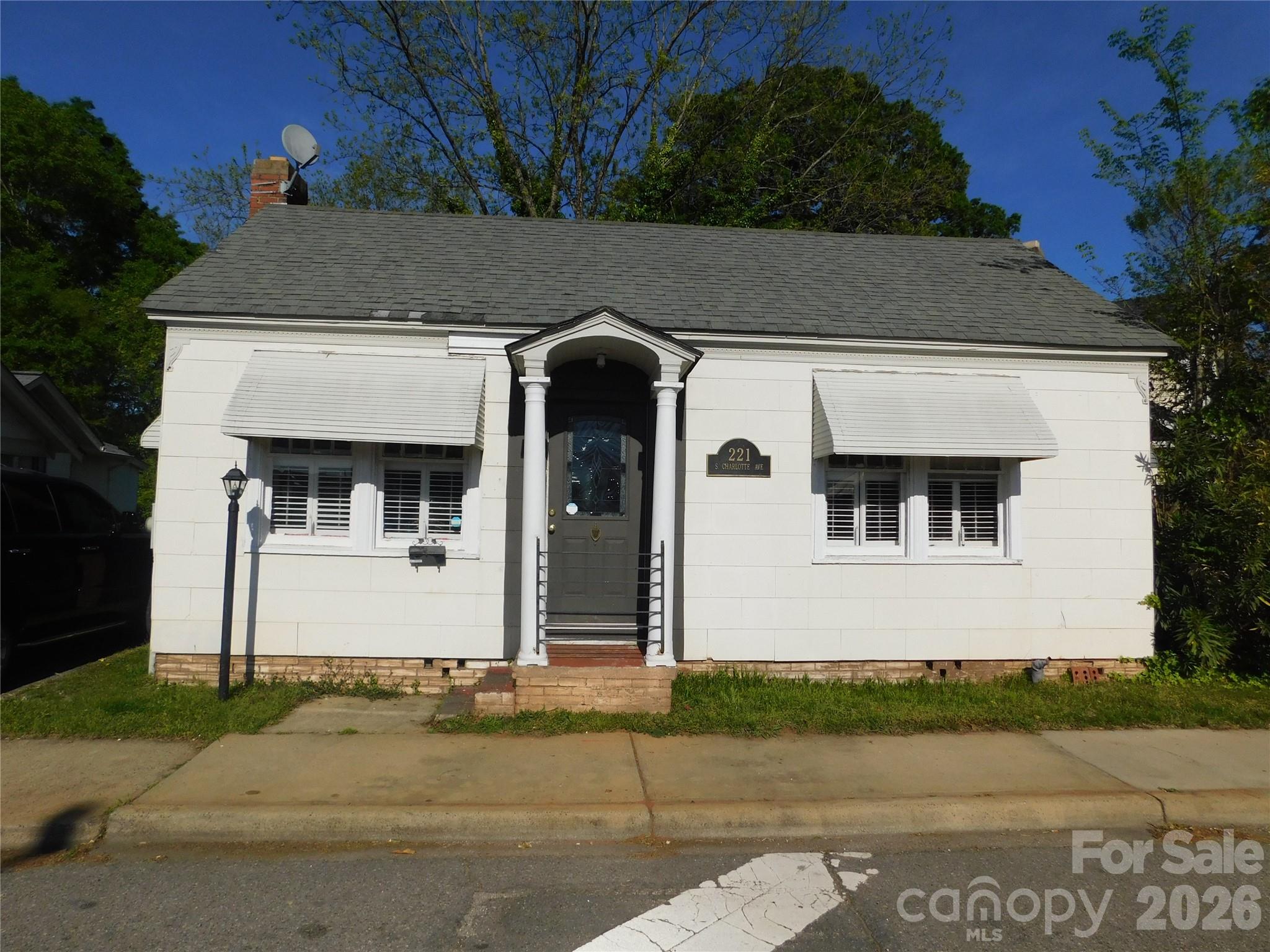 221 S Charlotte Avenue