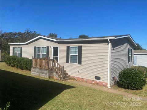 Photo of 7445 Grandview Ridge Drive, Charlotte, NC 28215 (MLS # 4314413)