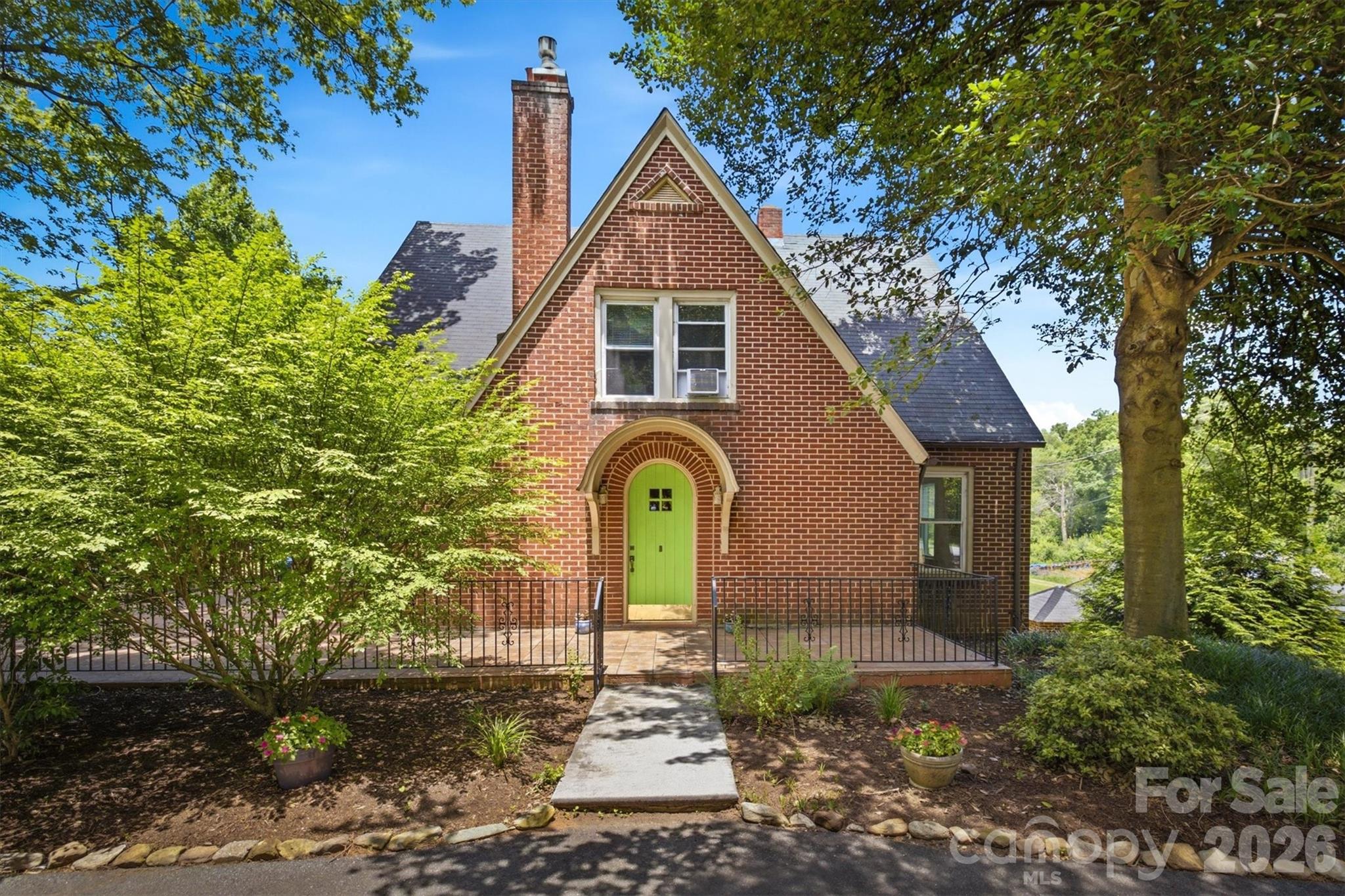 1205 E Union Street