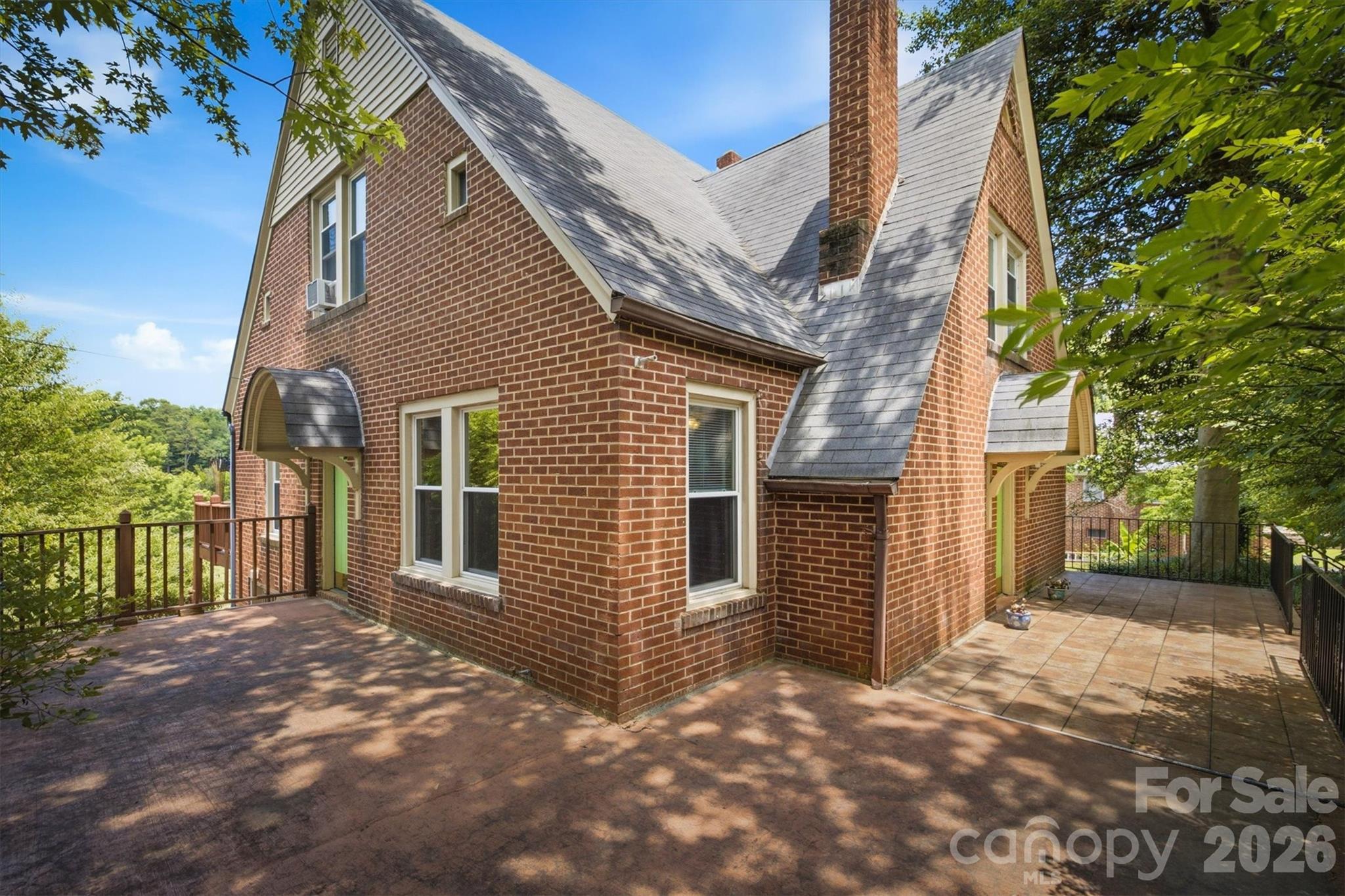 1205 E Union Street