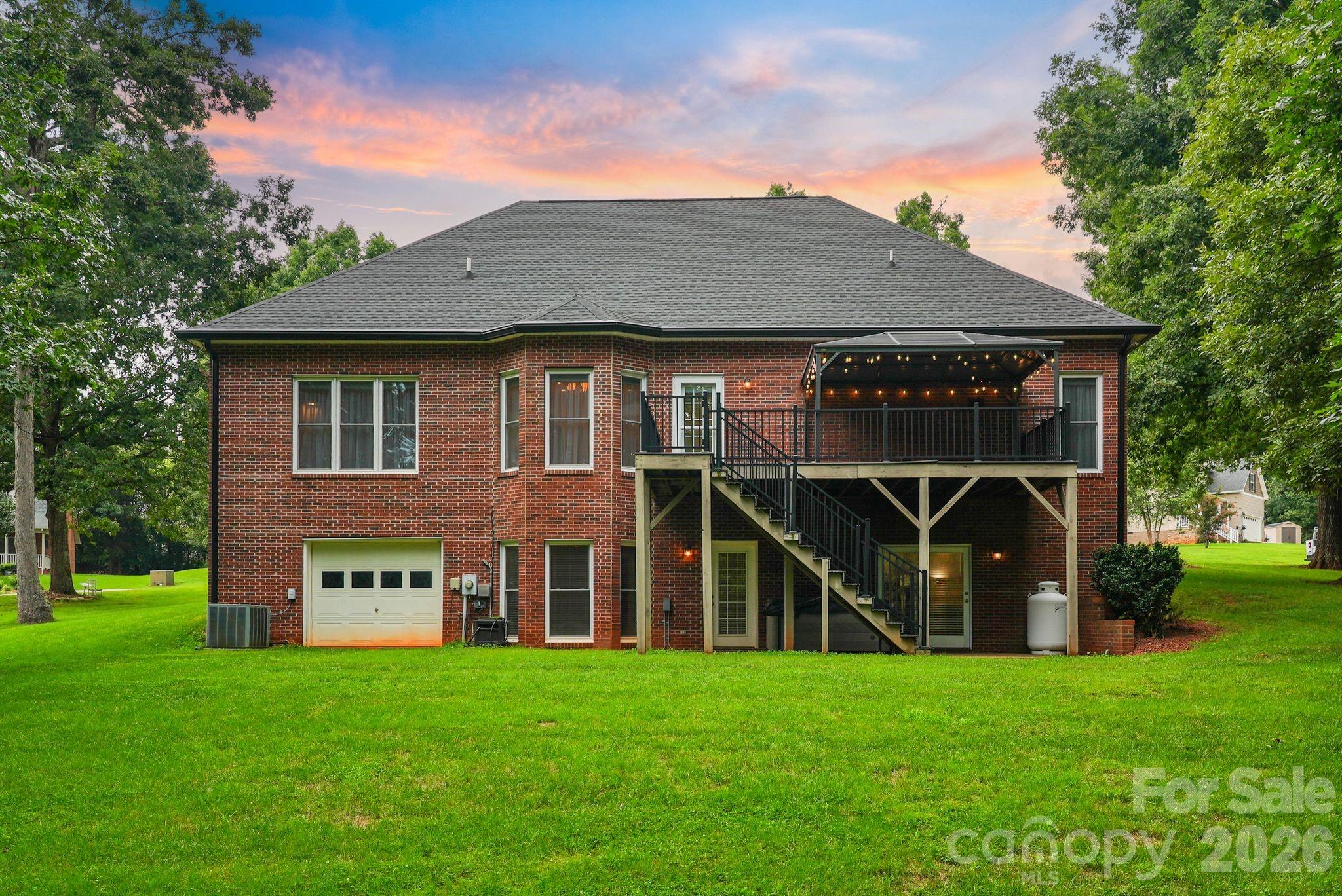 11 Greenway Drive