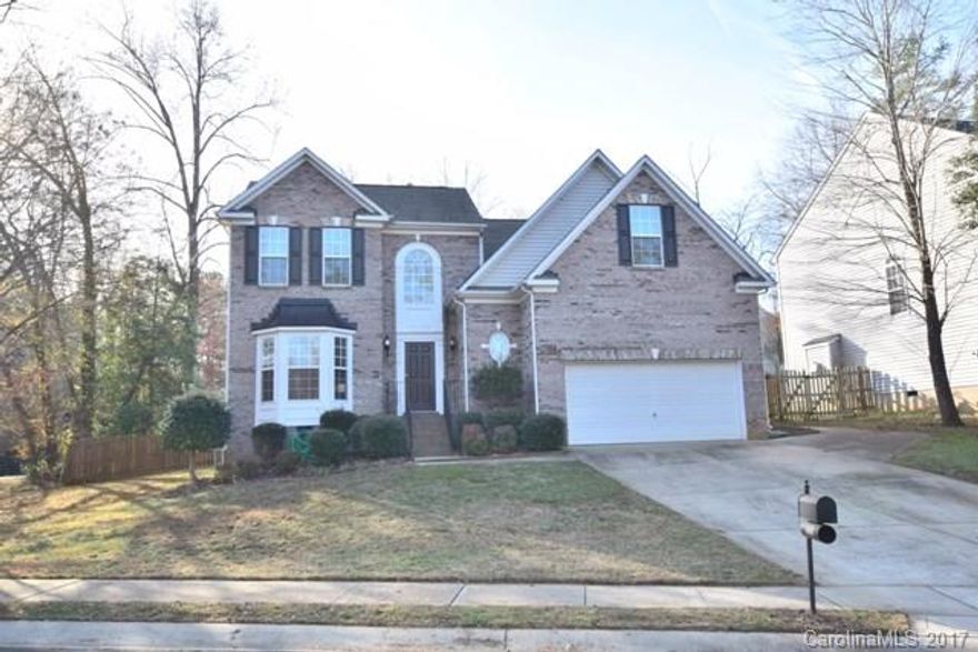 All brick home in neighborhood that is located on Lake Wylie.  Newer stainless appliances with corian counter tops in the kitchen, two story great room with fireplace/gas logs.  Three bedrooms with master on main, large bonus room could be used as 4th bedroom.  Formal dining room and great sun room overlooking fenced back yard.  Neighborhood has a pool that overlooks the lake. Great location - easy access to I-77, shopping and restaurants.