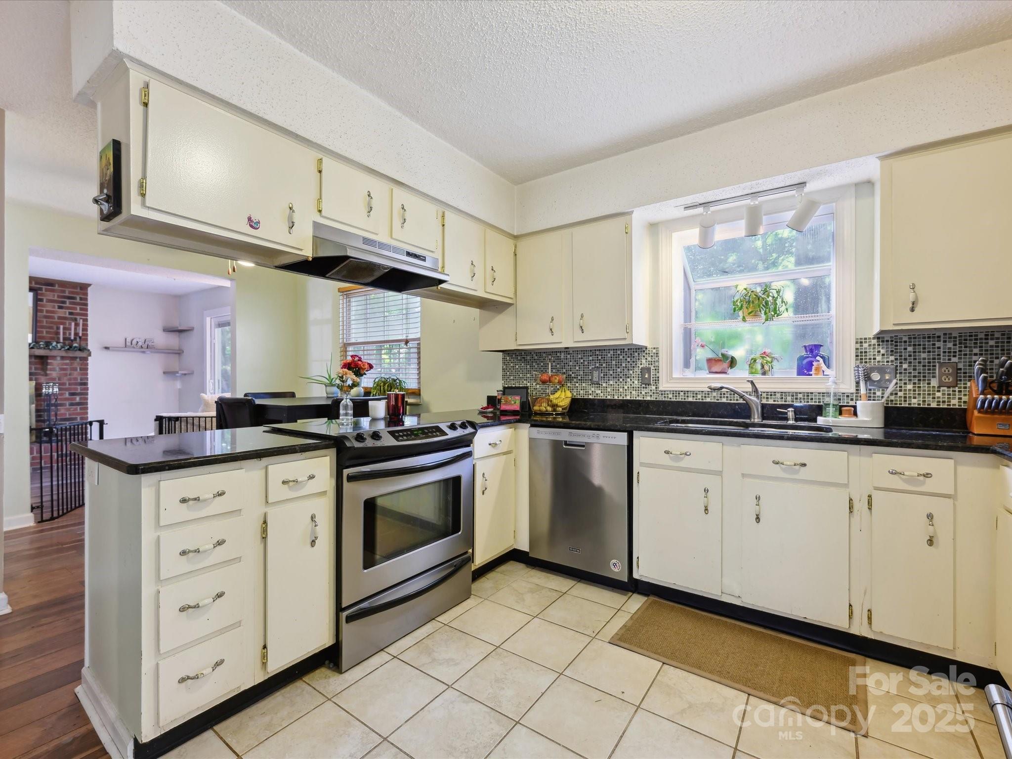 Twelve Oaks - Residential