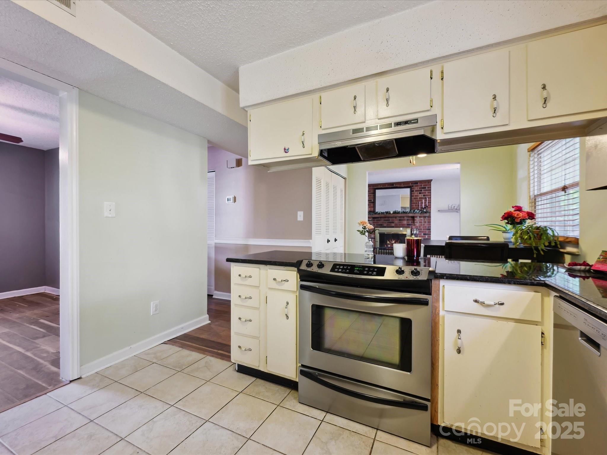 Twelve Oaks - Residential