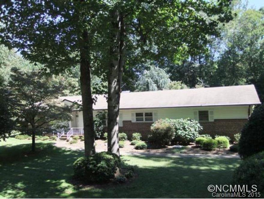 Sit under the shade trees and listen to the sounds of King Creek as it flows past.  Watch the birds and ducks as they play in the creek which runs between this property and The Park at Flat Rock. Enjoy the proximity to The Playhouse, Carl Sandburg Home, shopping, dining, and of course The Park. This two bedroom and three bath home with garage offers one level living close to many amenities.