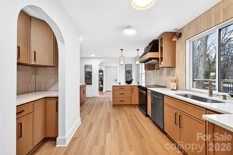 2011 E Barden Road Charlotte NC 28226