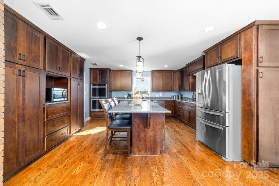 1418 E MEMORIAL Highway