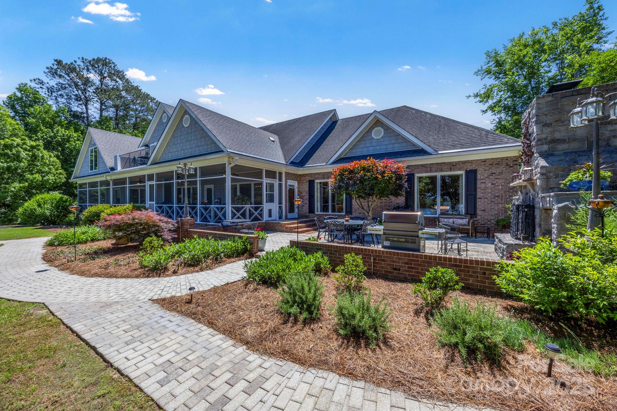 2102 Lake Road