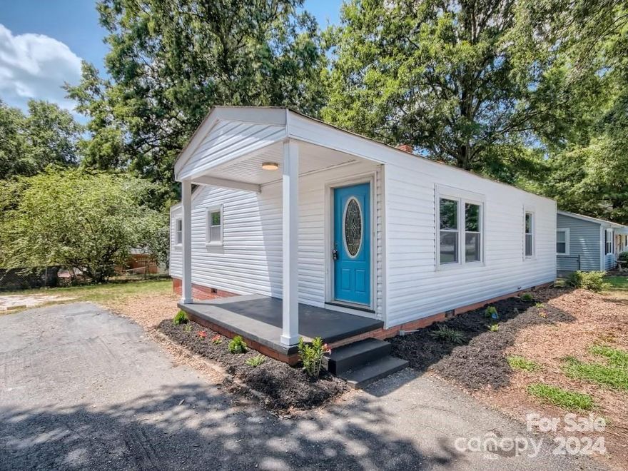 BACK ON MARKET AT NO FAULT OF THE SELLER. Such a cute, well maintained home!  It has 2 spacious bedrooms, 1 full bath.  The living room has large windows that let in natural light and has beautiful hardwood flooring. The kitchen is equipped with like new stainless steel  electric ranger and hood, refrigerator, and dishwasher. It has nice granite countertops, upper and lower cabinets, vinyl plank flooring, and exposed shelving that adds that special touch! The bath has tile flooring and linen closet.
Close to downtown Concord, medical, shopping, entertainment, and restaurants.  Easy to show :)