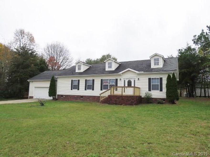 Beautiful and spacious modular home in West Iredell! This home offers a large master suite with a huge walk in closet. Large kitchen includes breakfast area and opens to dining and living areas. Split floor plan, neutral colors, concrete drive and attached 2 car garage!