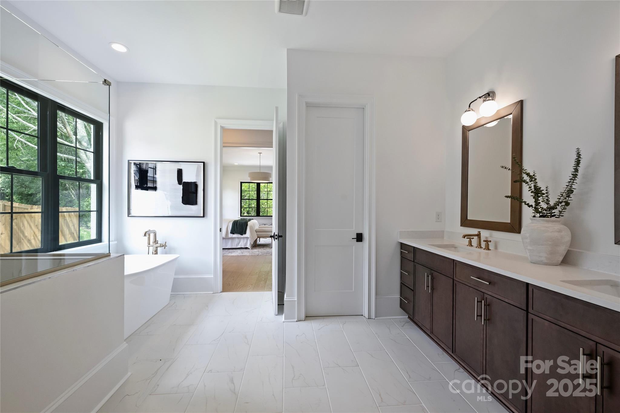 Chateau Sardis - Residential