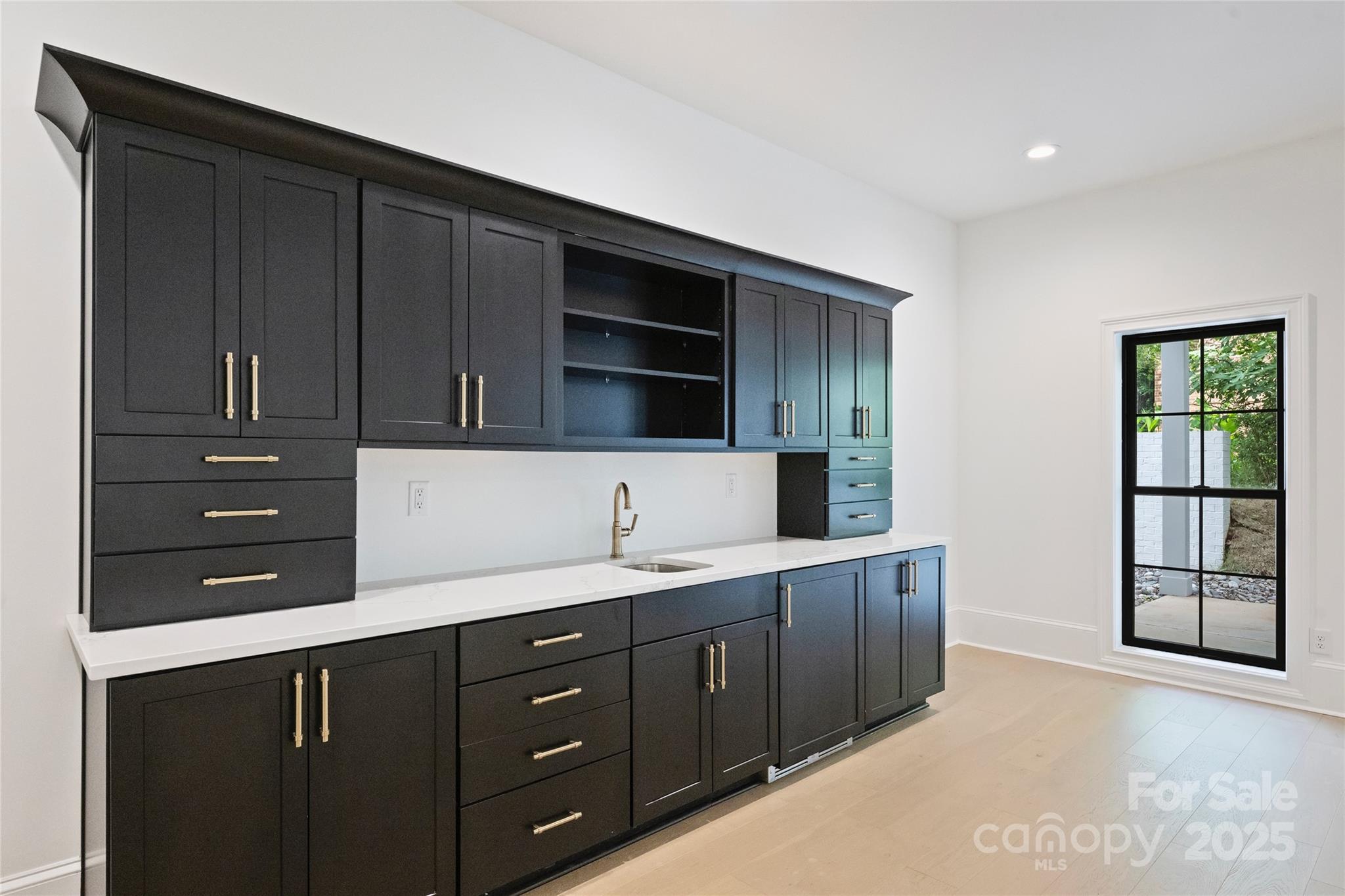 Chateau Sardis - Residential