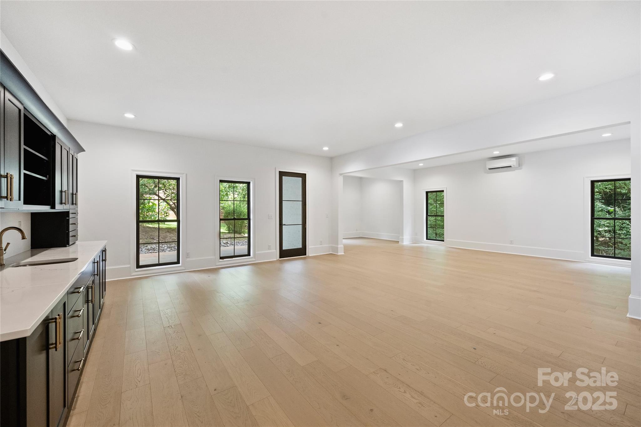 Chateau Sardis - Residential