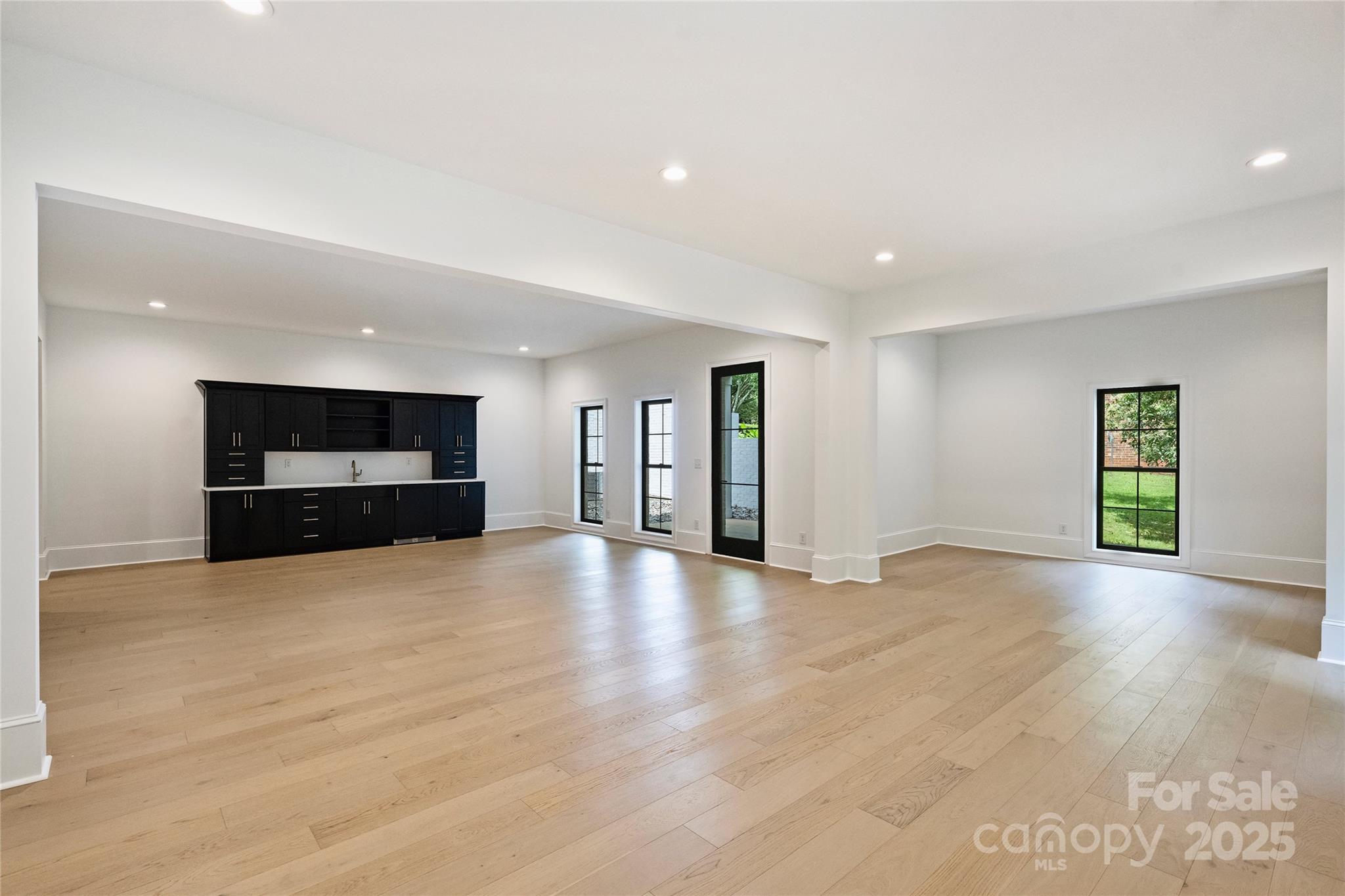 Chateau Sardis - Residential