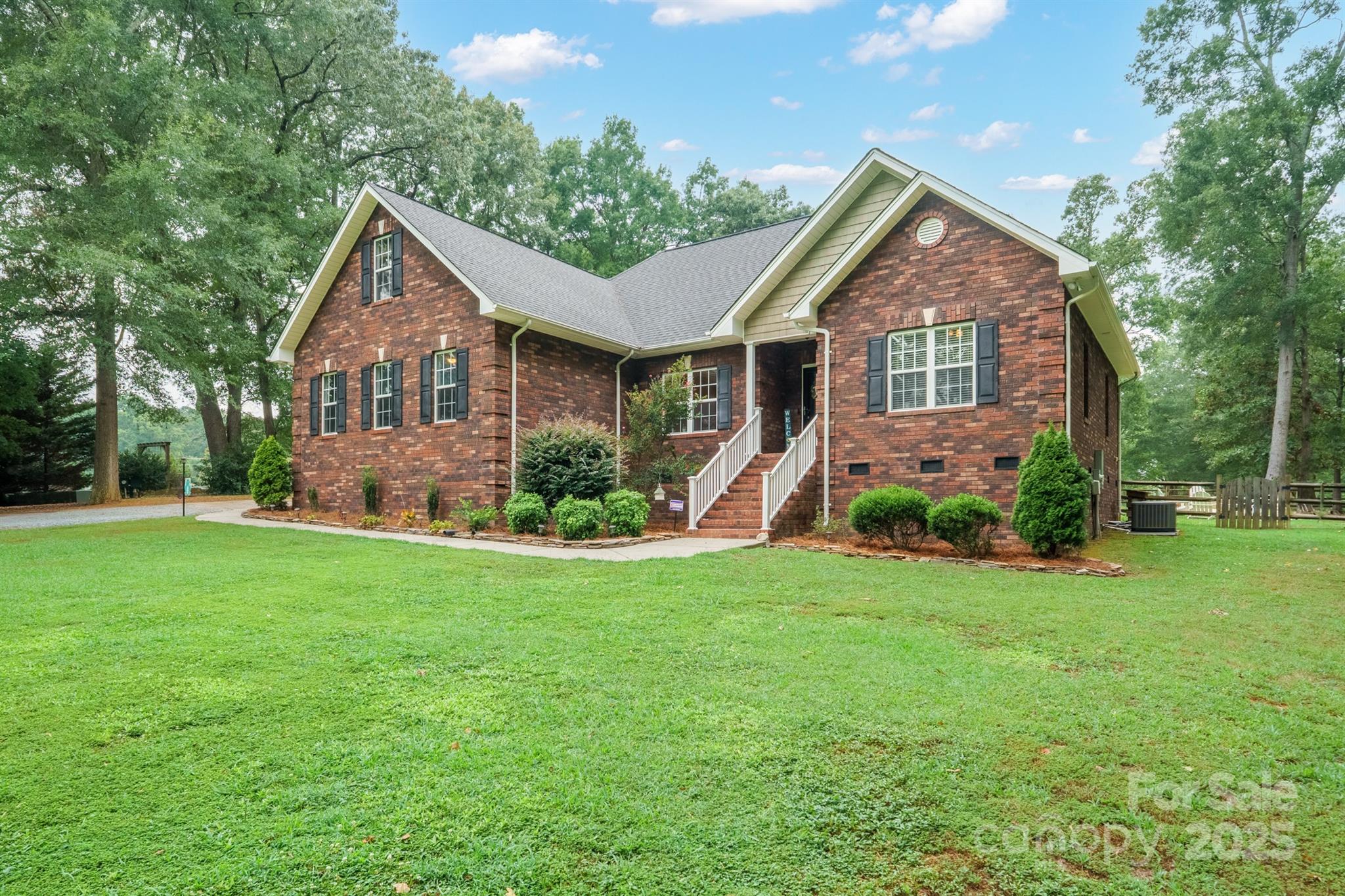 524 Lawyers Road W