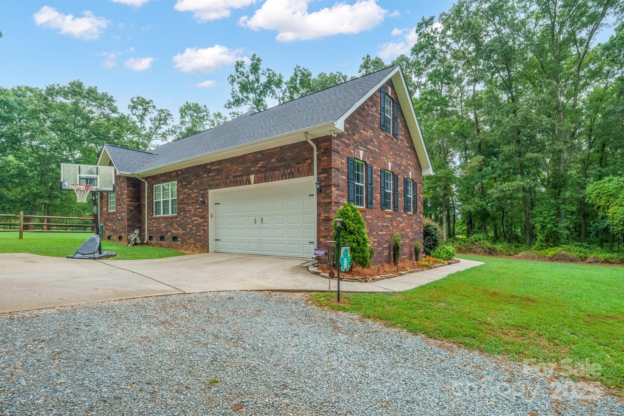 524 Lawyers Road W