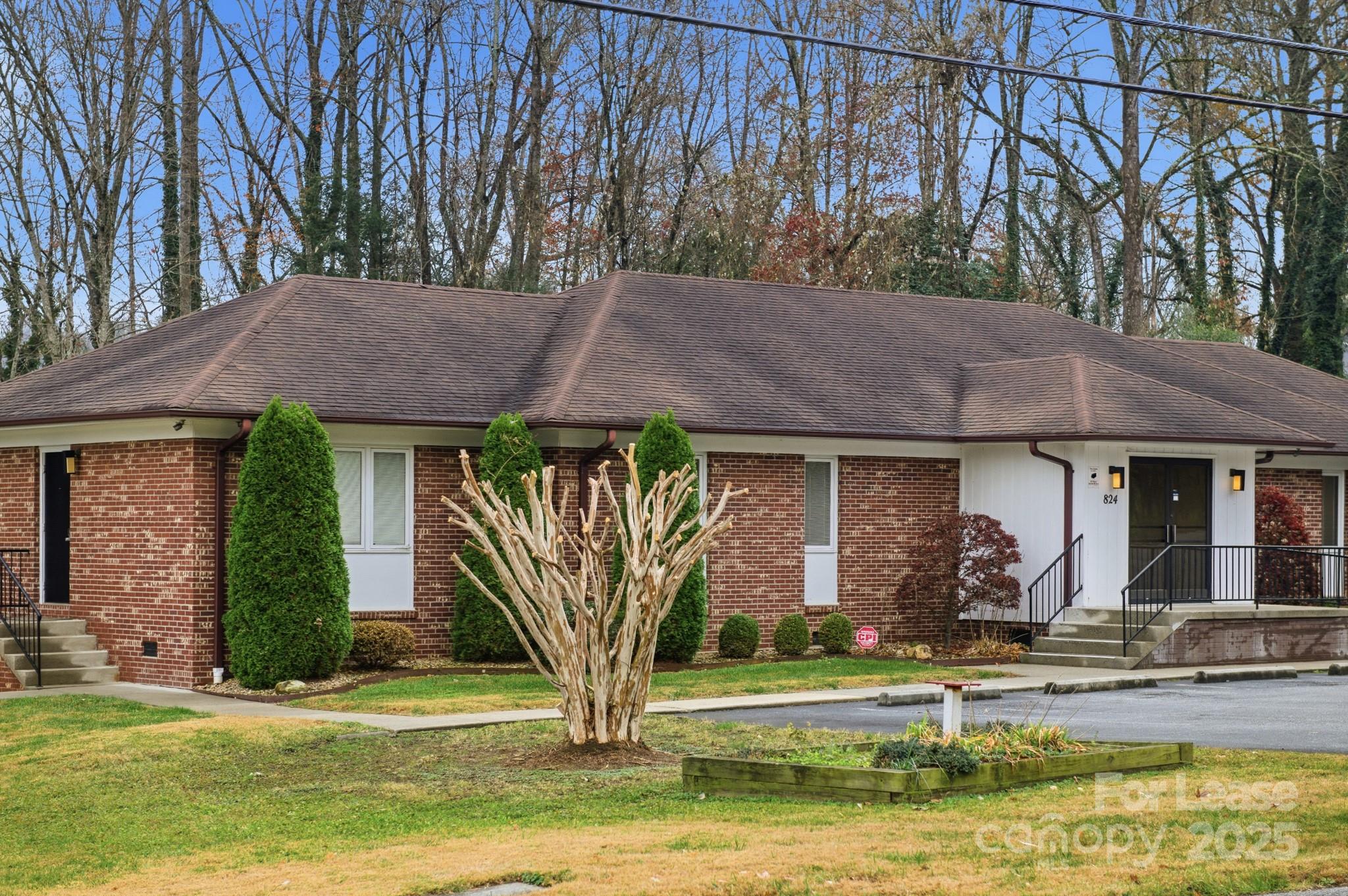 824 Lower Creek Drive NE