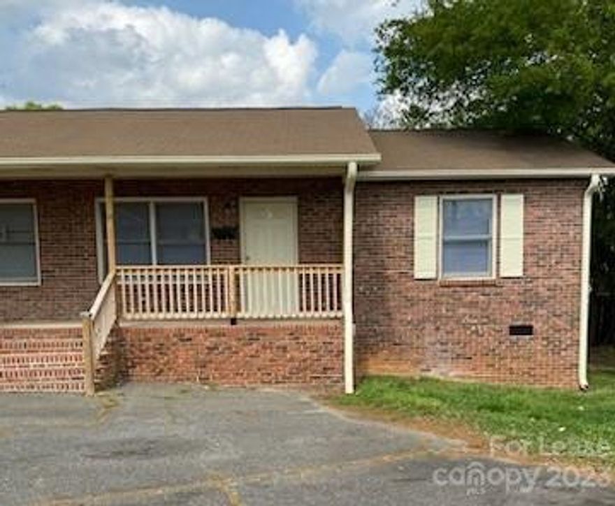 Freshly updated duplex with open kitchen/living room area. Beautiful vinyl plank flooring, neutral colors, white kitchen cabinets, granite counters, and stainless-steel kitchen appliances. About a mile from downtown Gastonia, close to major highways, parks, and restaurants. Come see for yourself! Agent only available M-F 8:30am-5:30pm. Any inquiries after that time will be addressed the following business day.
