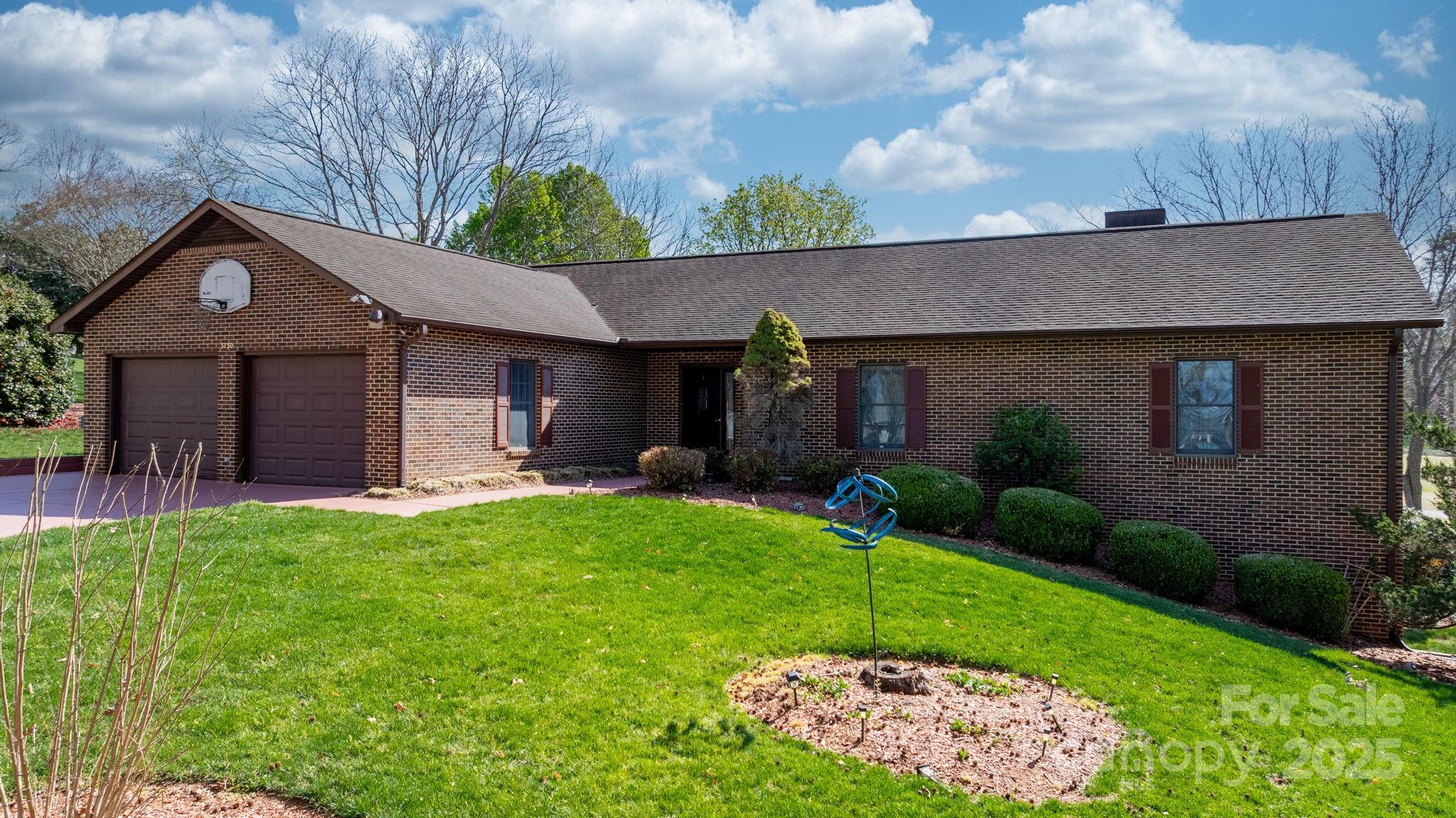 3730 Club House Drive NE