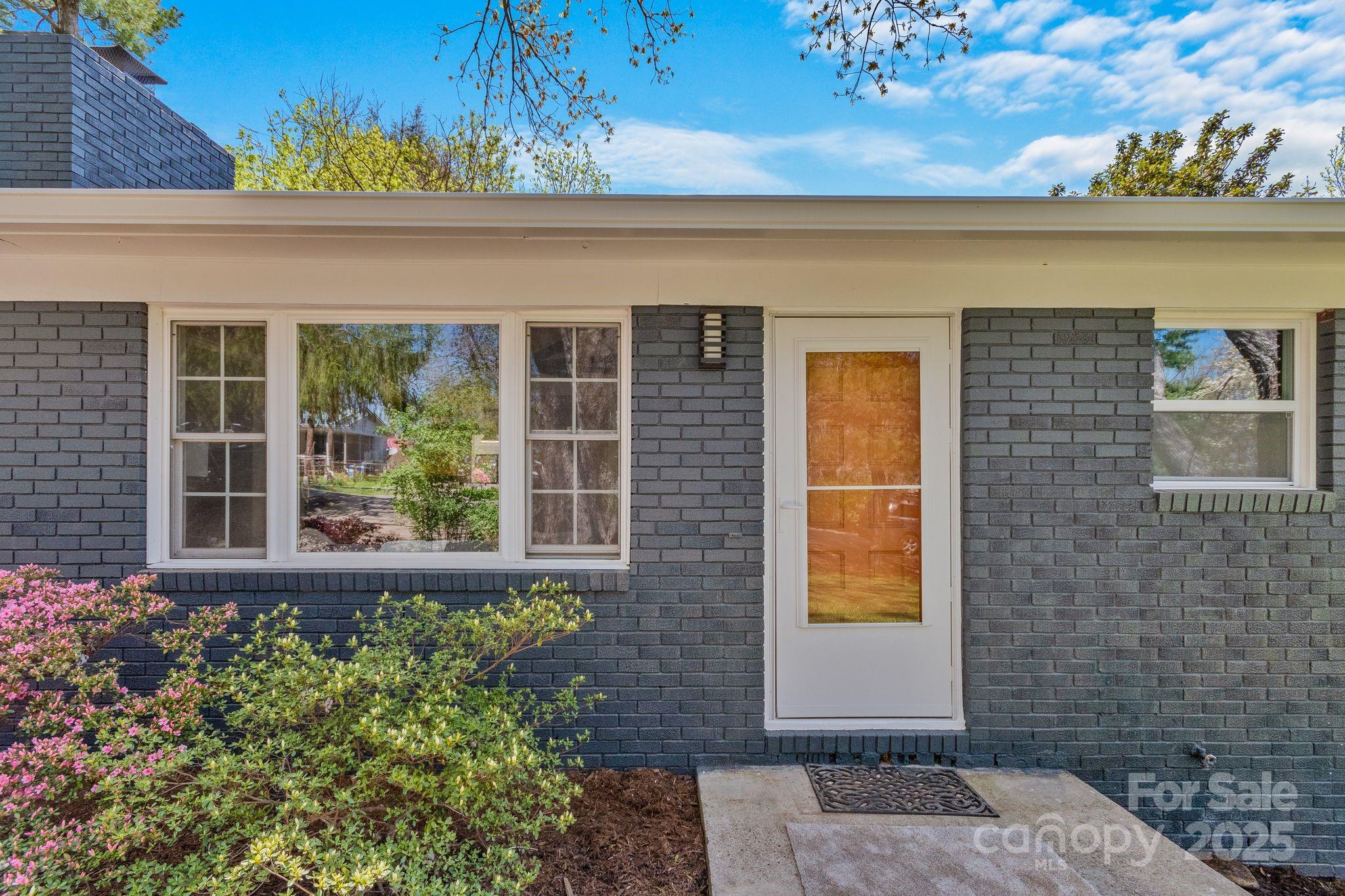 28 Pine Lane