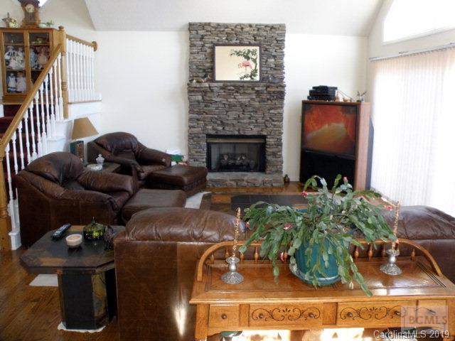 Laurel Pointe - Residential