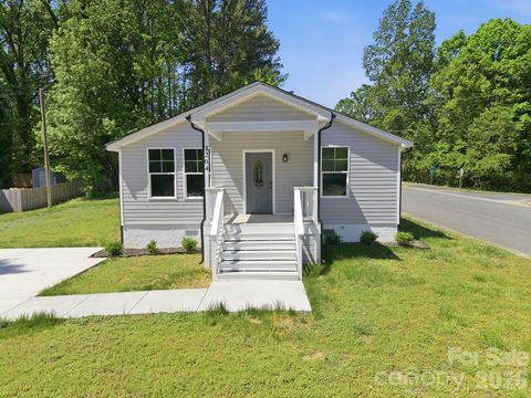 Photo of 3204 Amay James Avenue, Charlotte, NC 28208 (MLS # 4369381)