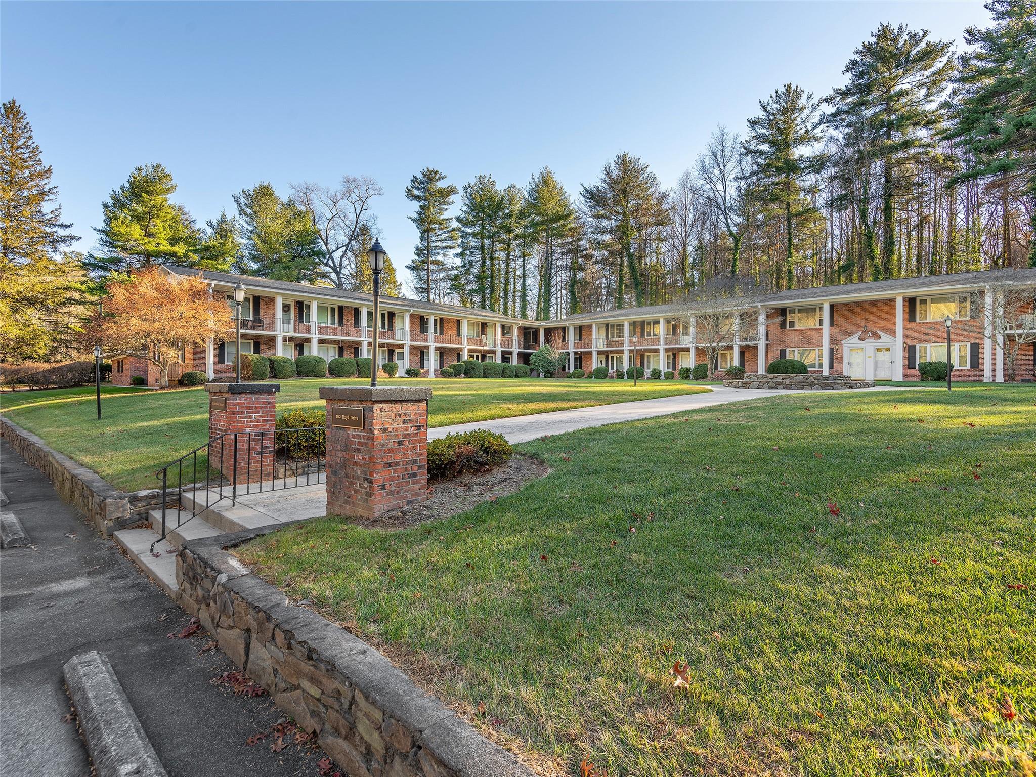 Flat Rock Manor - Residential