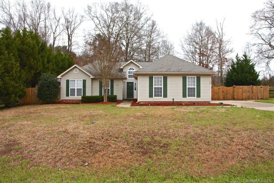 Nicely maintained home with spacious open floor plan. Tons of natural light, smooth ceilings, laminate floors. Master bedroom w/trey ceiling and wonderful walk-in closet, bath with dual vanities, garden tub and separate shower. Large lot located on cul-de-sac. Close to I-485, Charlotte, Matthews, Mint Hill, Indian Trail & Monroe.