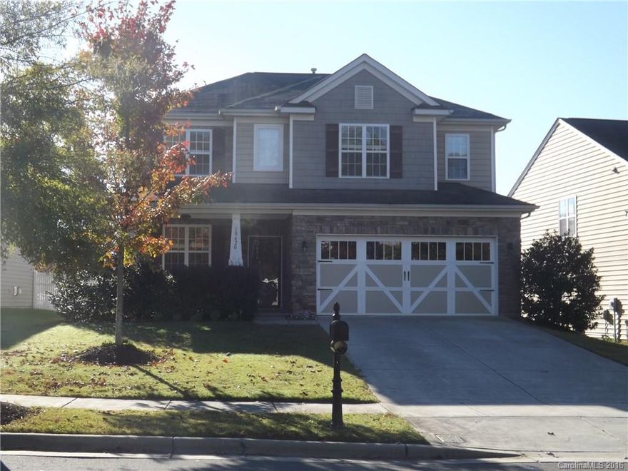 CHARMING BRIGHT AND AIRY HOME IN STONE CREEK RANCH! FORMAL DINING ROOM. GREAT ROOM WITH FIREPLACE. KITCHEN HAS LOTS OF CABINET SPACE, GRANITE COUNTER TOPS & SS APPLIANCES. BREAKFAST AREA. BEAUTIFUL MASTER BEDROOM WITH HIS & HERS WALK IN CLOSETS. SPA BATH WITH GARDEN TUB. LARGE SECONDARY BEDROOMS EACH WITH WALK IN CLOSET. BIG LAUNDRY ROOM ON UPPER LEVEL INC. WASHER & DRYER. DELIGHTFUL FENCED BACKYARD WITH PATIO! EXCELLENT SCHOOLS. AWESOME NEIGHBORHOOD AMENITIES INCLUDE POOL & PLAYGROUND.