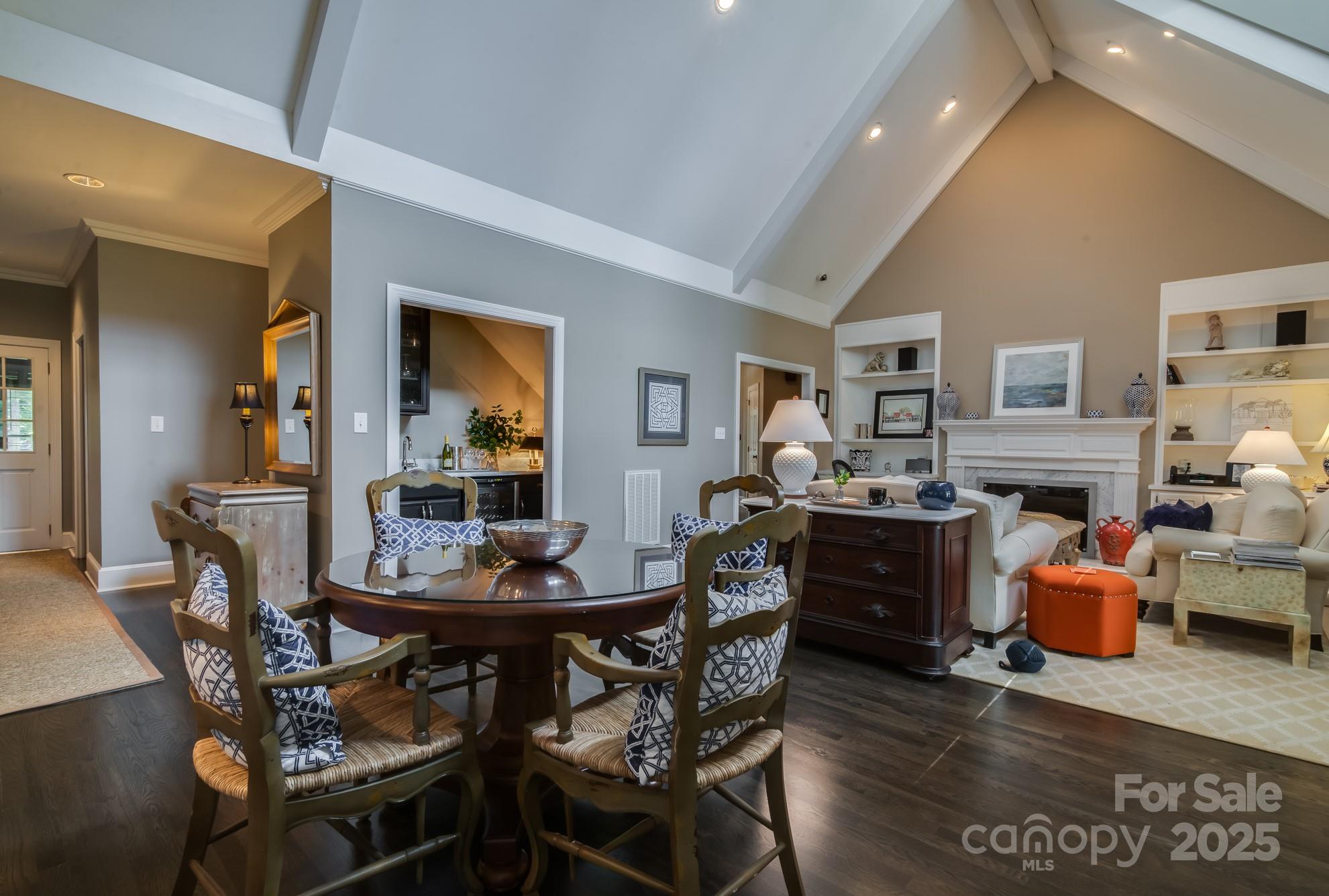 The Peninsula - Residential