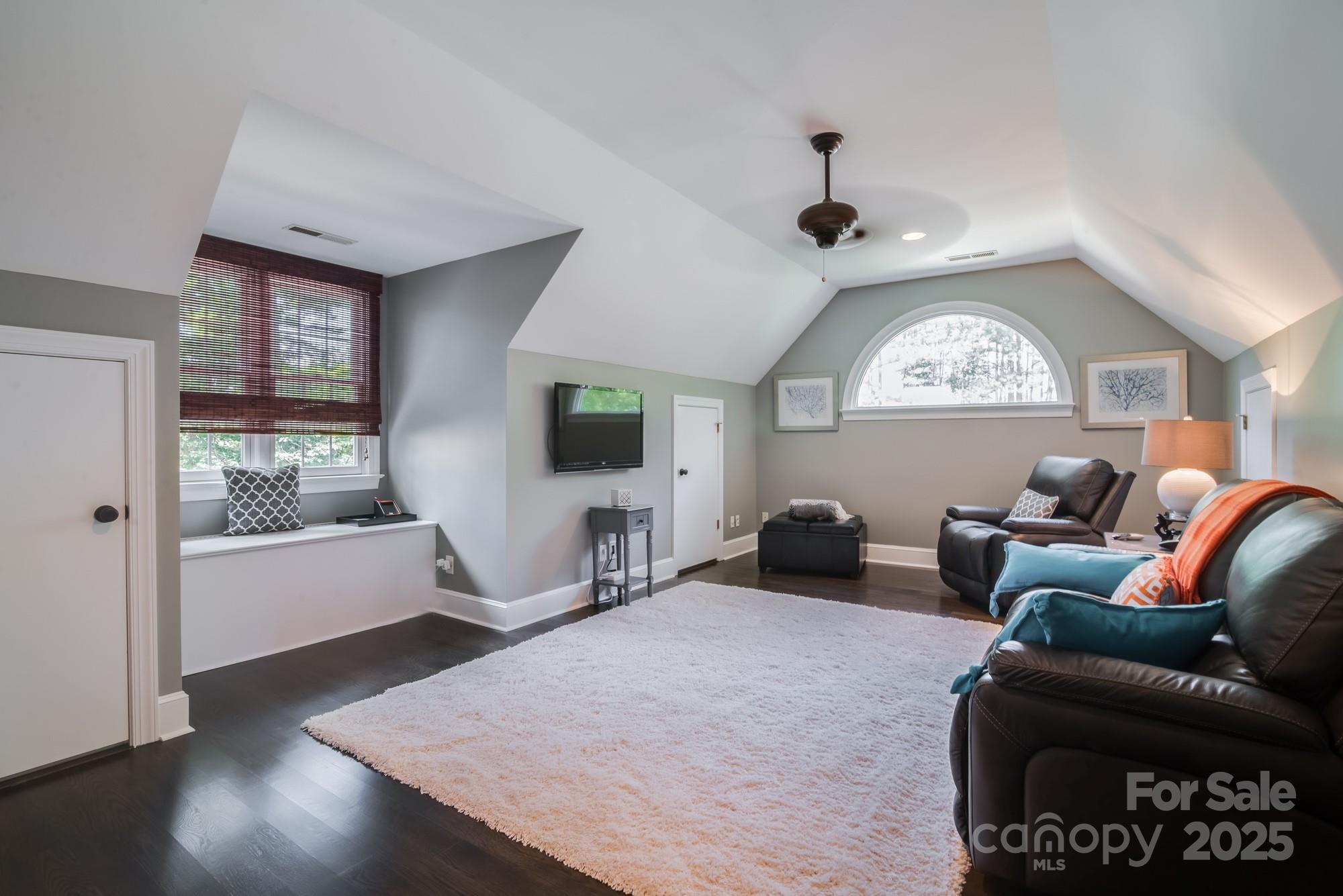 The Peninsula - Residential