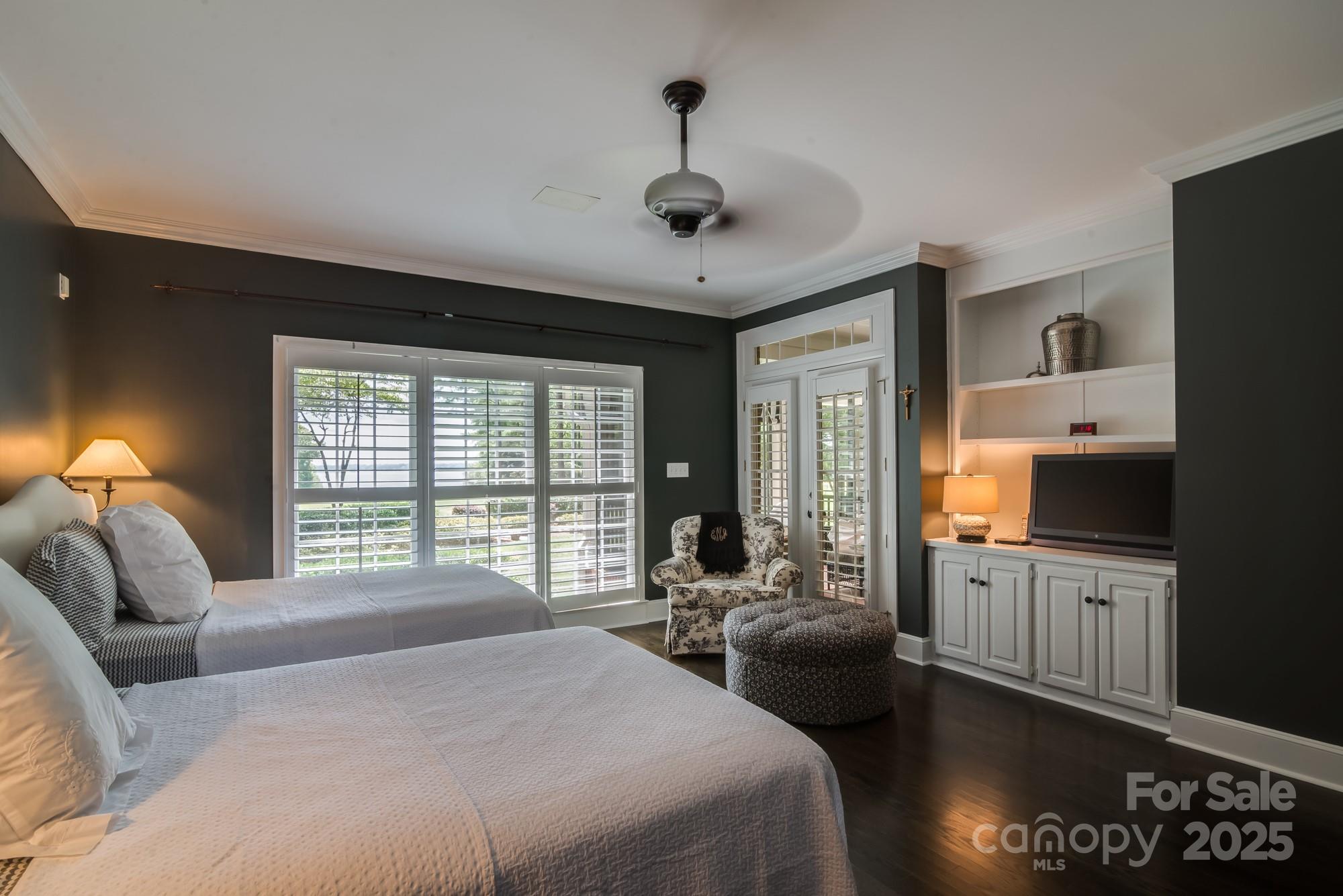 The Peninsula - Residential