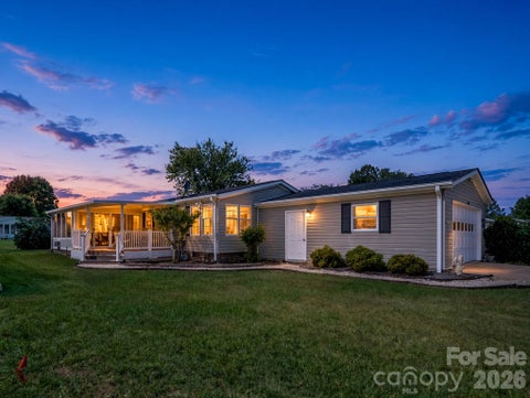 Photo of 528 Riverwind Drive, Hendersonville, NC 28739 (MLS # 4434217)