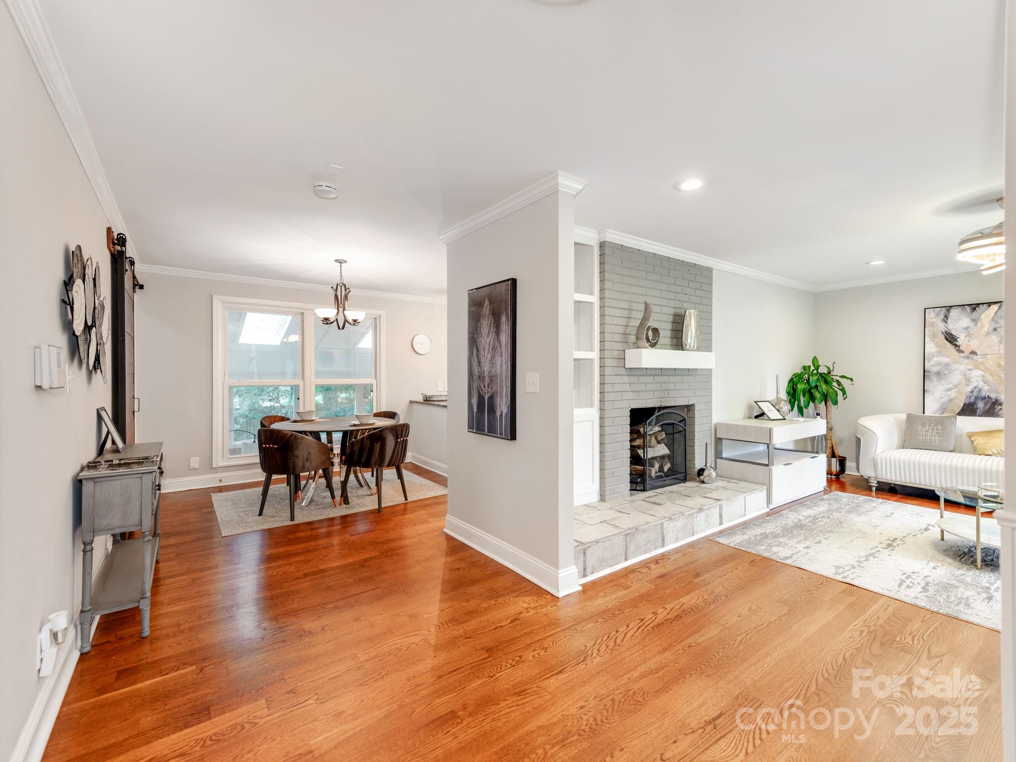 842 E Woodlawn Road