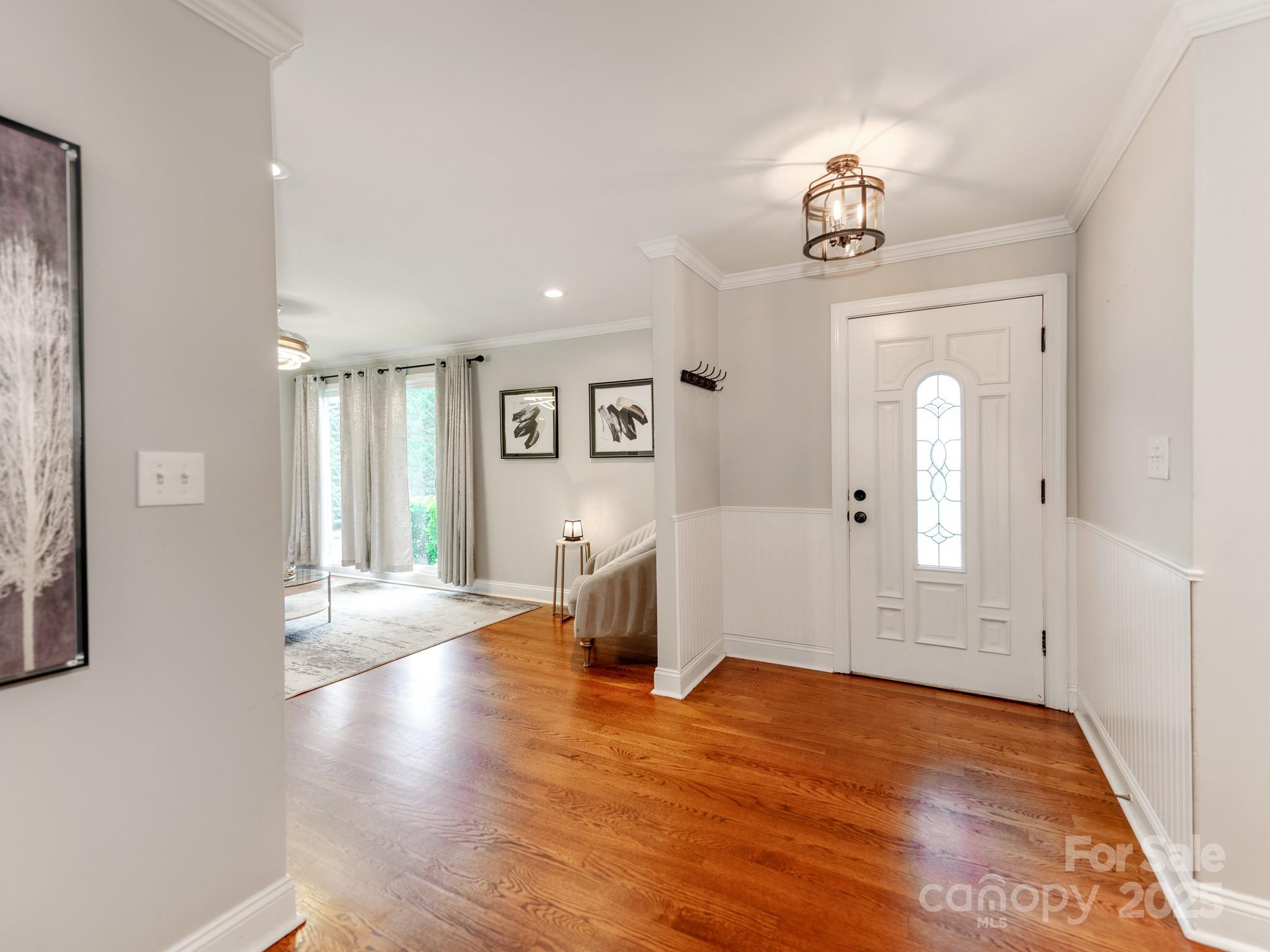842 E Woodlawn Road